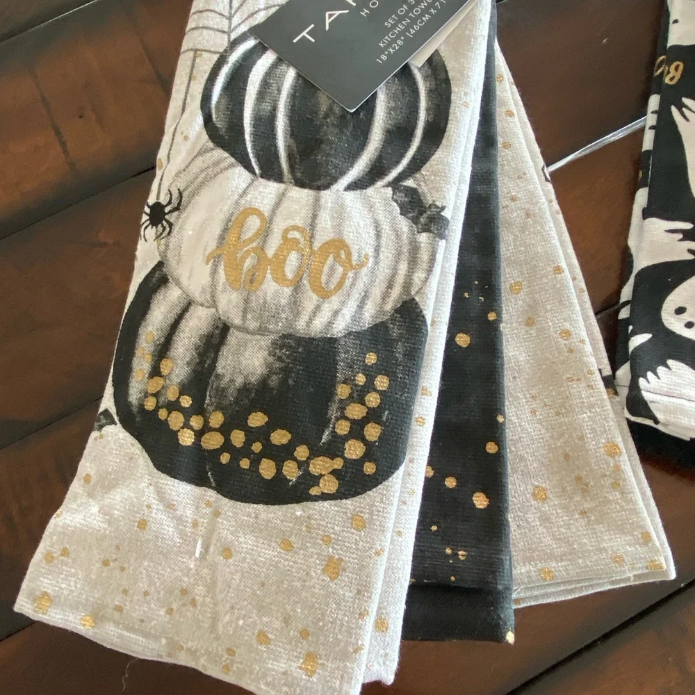 Tahari Halloween BOO Ghosts Black and White Kitchen Towels bundle - (2) sets
